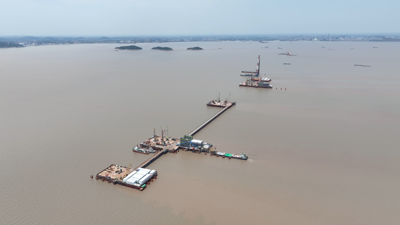 先导式立异，，，再推电动新品！LETOU乐投智能SWDM520EE增程式旋挖钻机推介会乐成举行