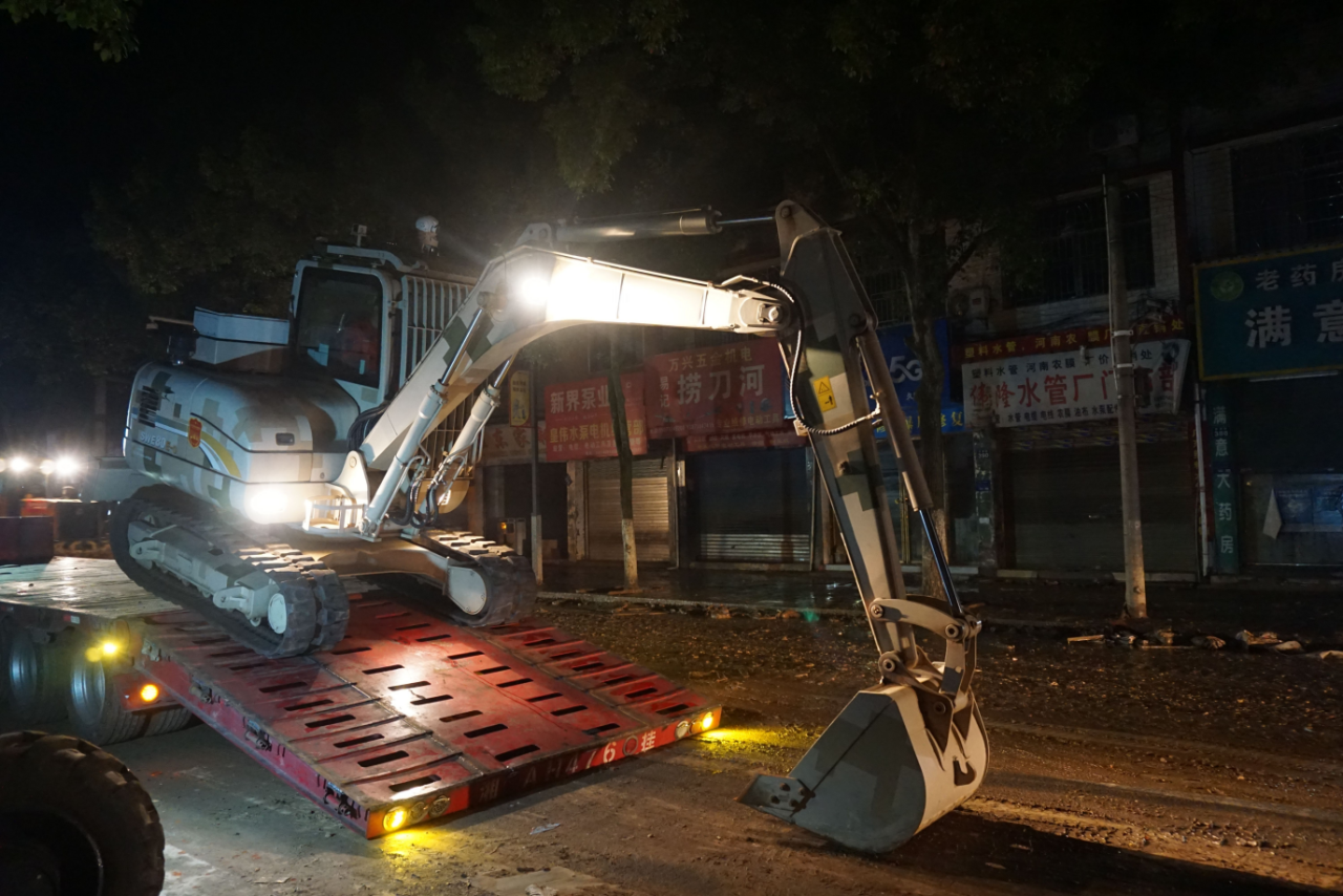 驰援湖南平江抗洪抢险，，，，，，共克时艰显继续