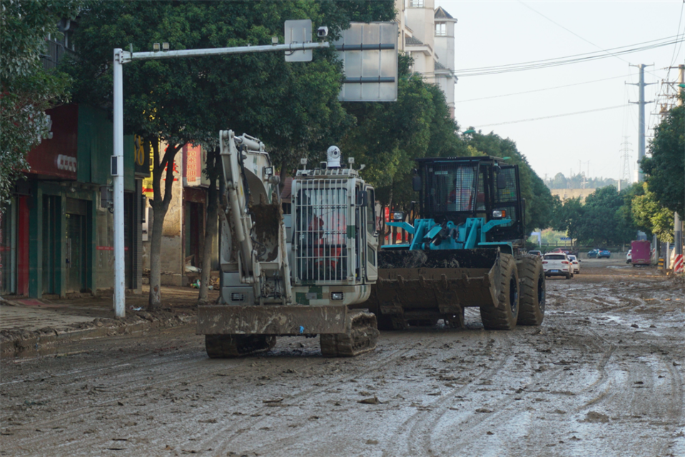 驰援湖南平江抗洪抢险，，，，，，共克时艰显继续