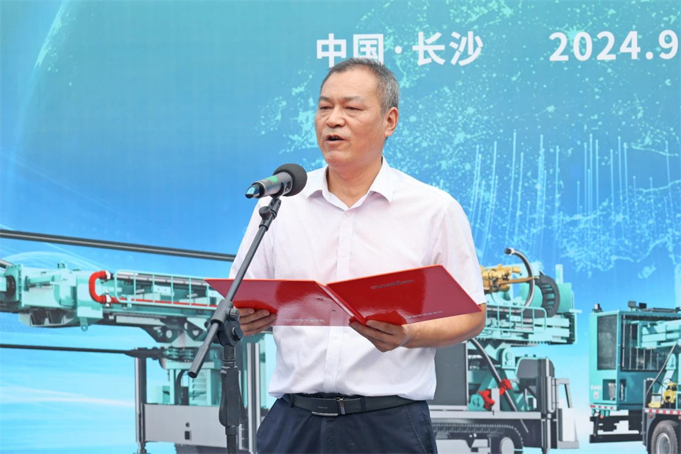 引领绿色科技新篇章！LETOU乐投智能新能源钻机乐成交付