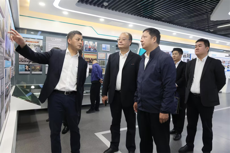 同船出海，，，，，，，共赢未来！中铁九局副总司理刘峻峰一行到访LETOU乐投智能