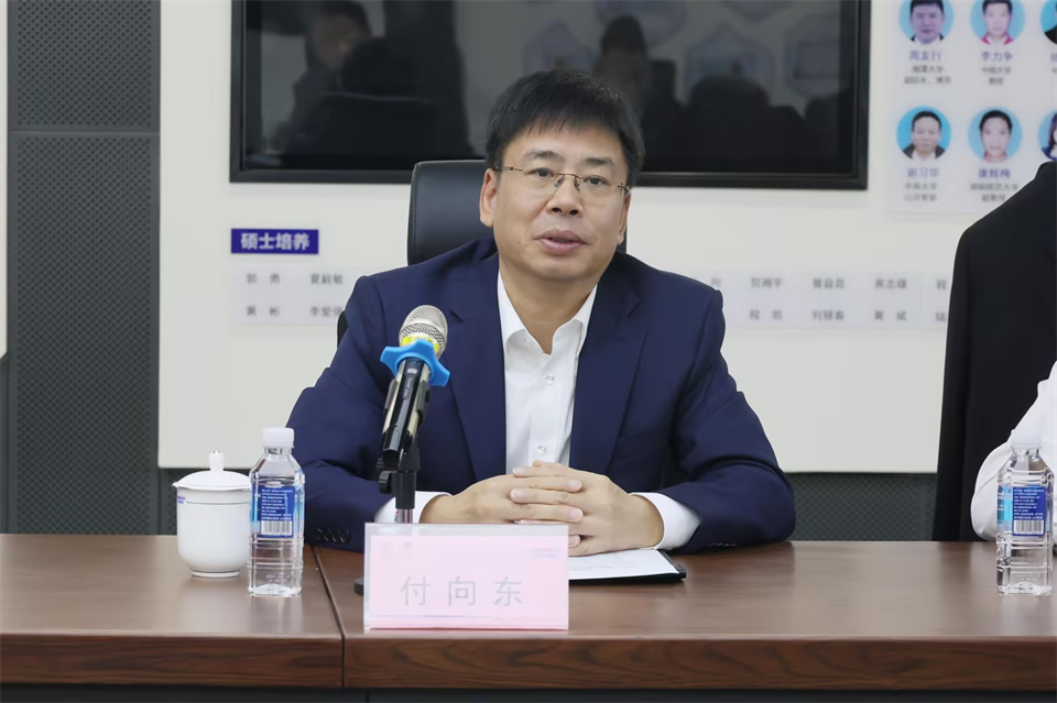 同船出海，，，，，，，共赢未来！中铁九局副总司理刘峻峰一行到访LETOU乐投智能