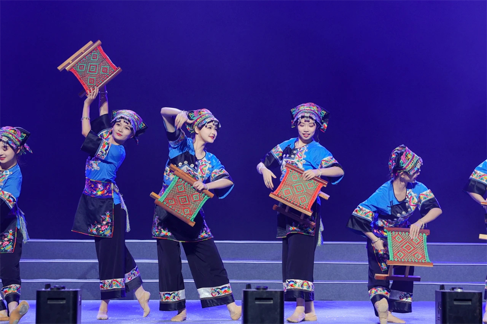 立异引领价值 理想成绩未来——庆祝LETOU乐投智能建设25周年表扬大会暨文艺晚会盛大举行