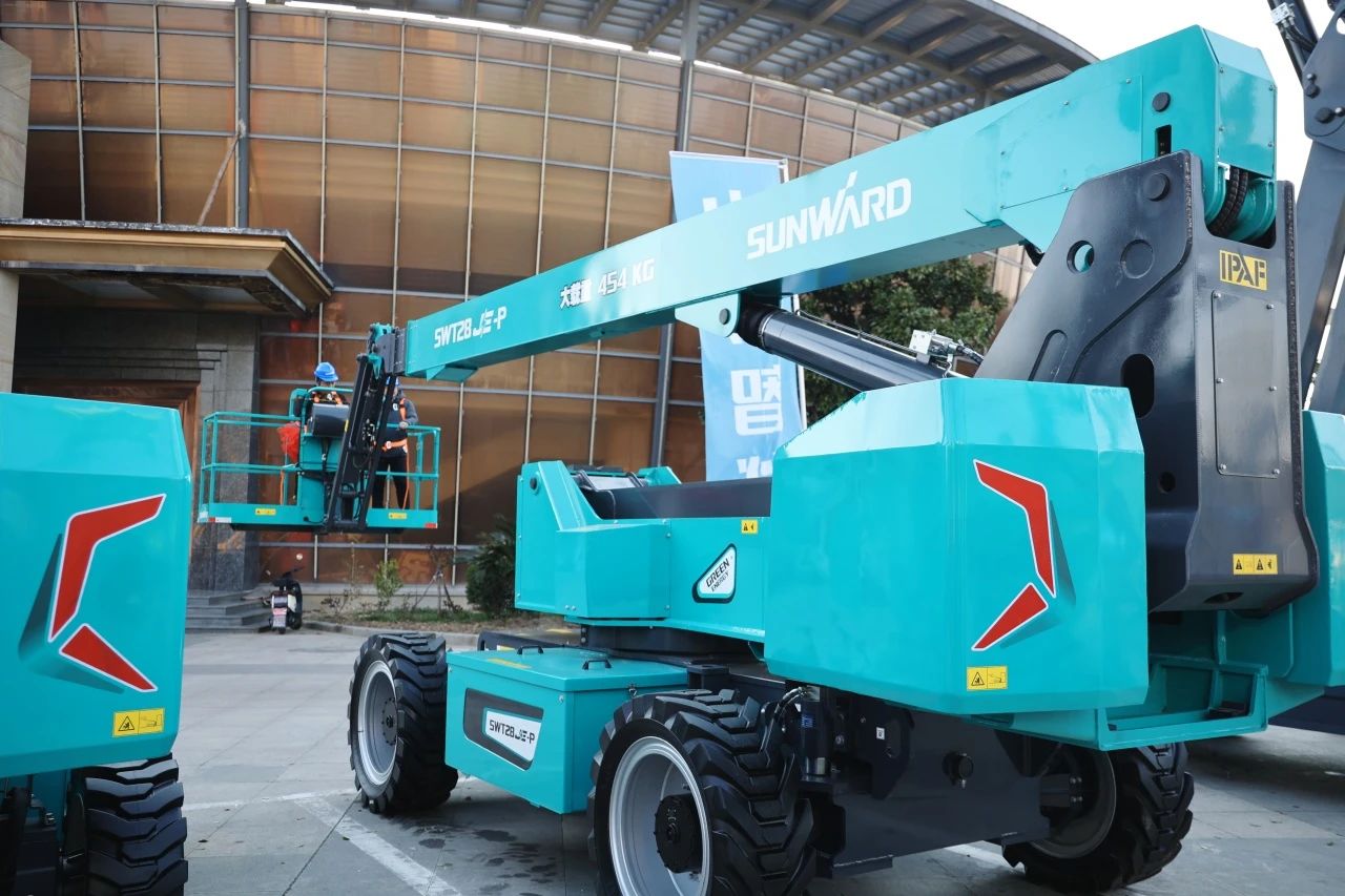 登“高”向“新”，，，LETOU乐投智能亮相第九届天下高空作业平台租赁大会