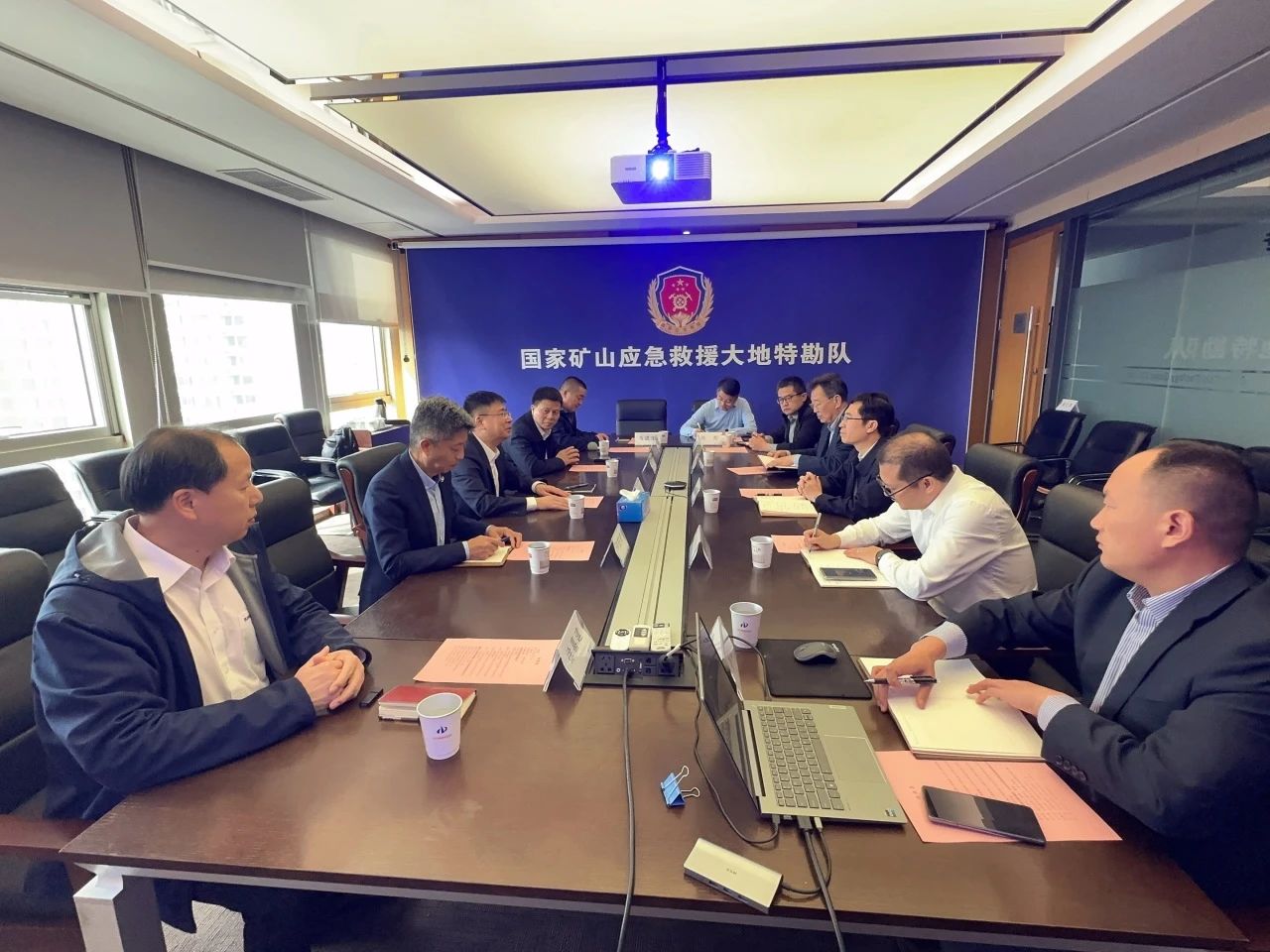 LETOU乐投智能董事长付向东带队造访中煤地质总局、大地特勘公司