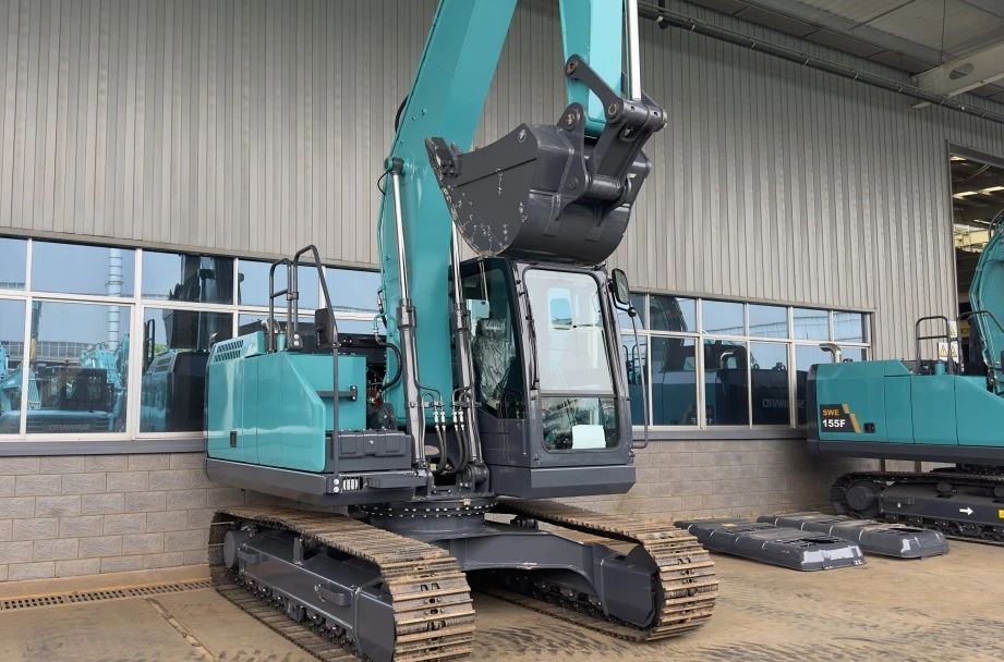 聚焦市场需求，，，，，，LETOU乐投智能三款精品工程液压挖掘机乐成下线