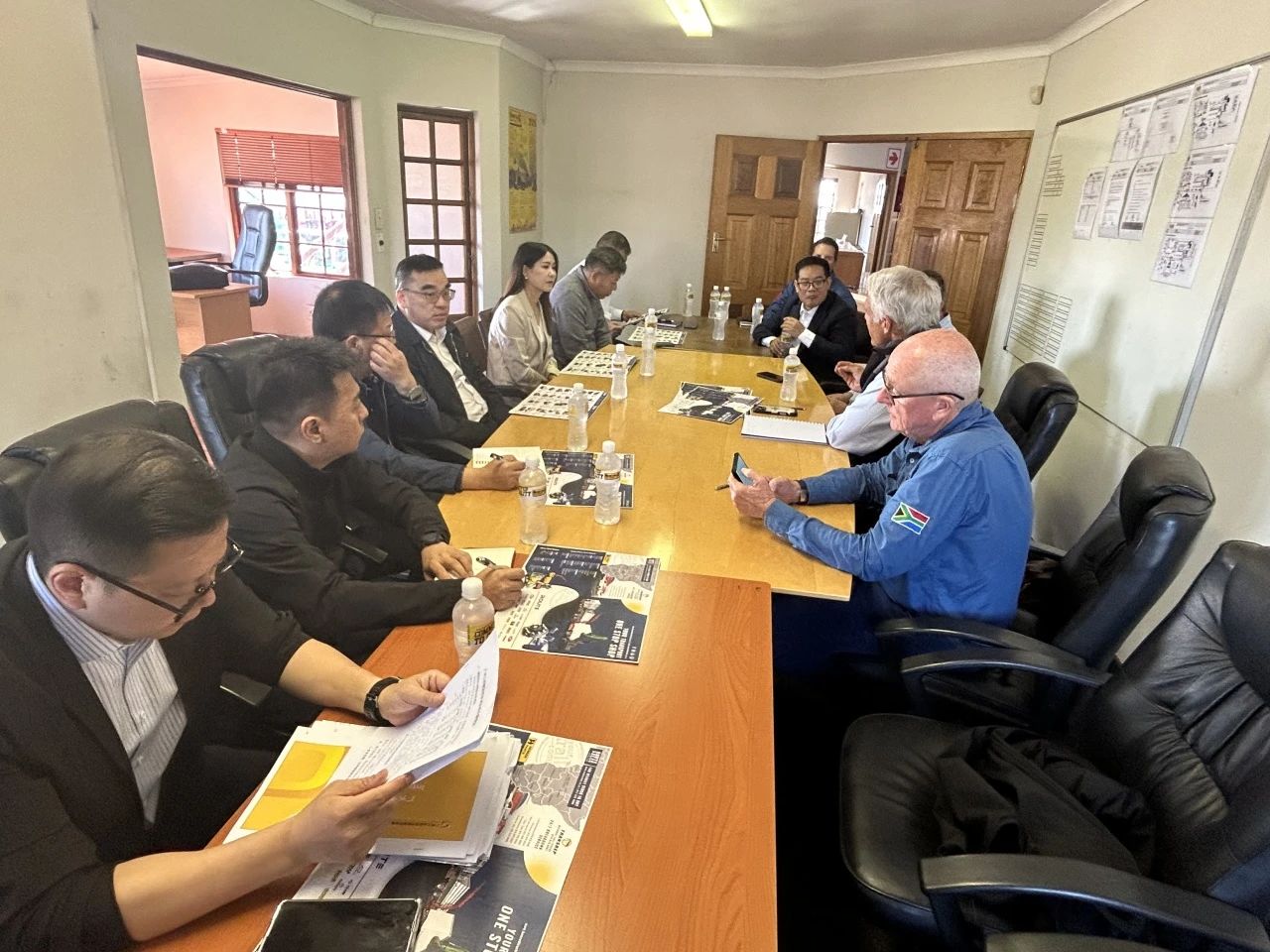 广州工控集团总司理王福铸率队考察LETOU乐投智能南非子公司