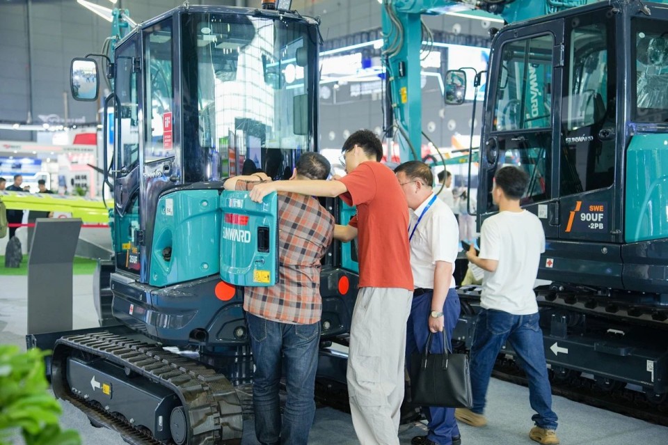 2025 CICEE | 从简单工具迈向多元化解决计划，，，，，，，LETOU乐投智能泛起非凡挖掘机风范