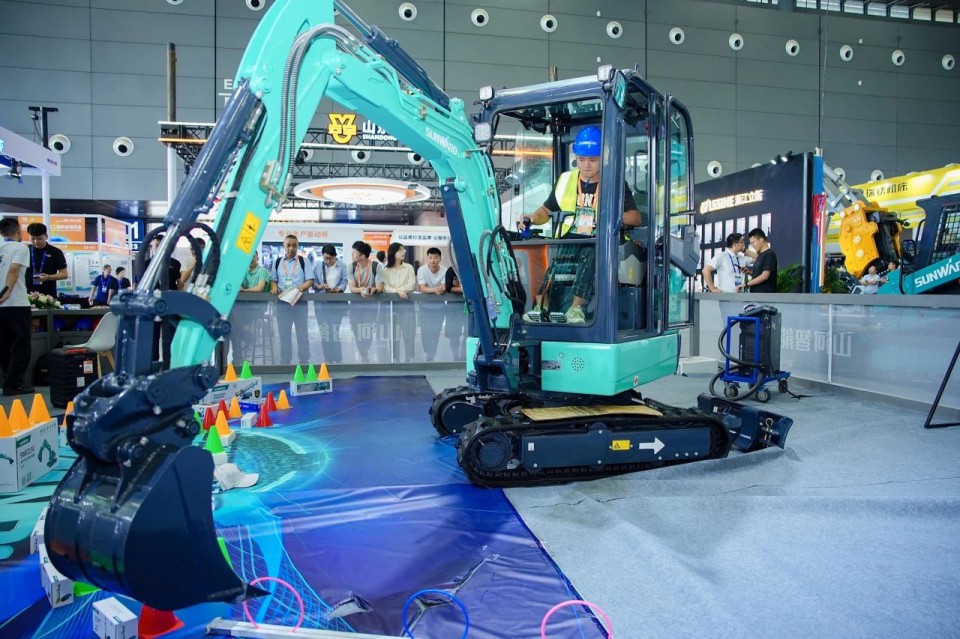 2025 CICEE | 从简单工具迈向多元化解决计划，，，，，，，LETOU乐投智能泛起非凡挖掘机风范