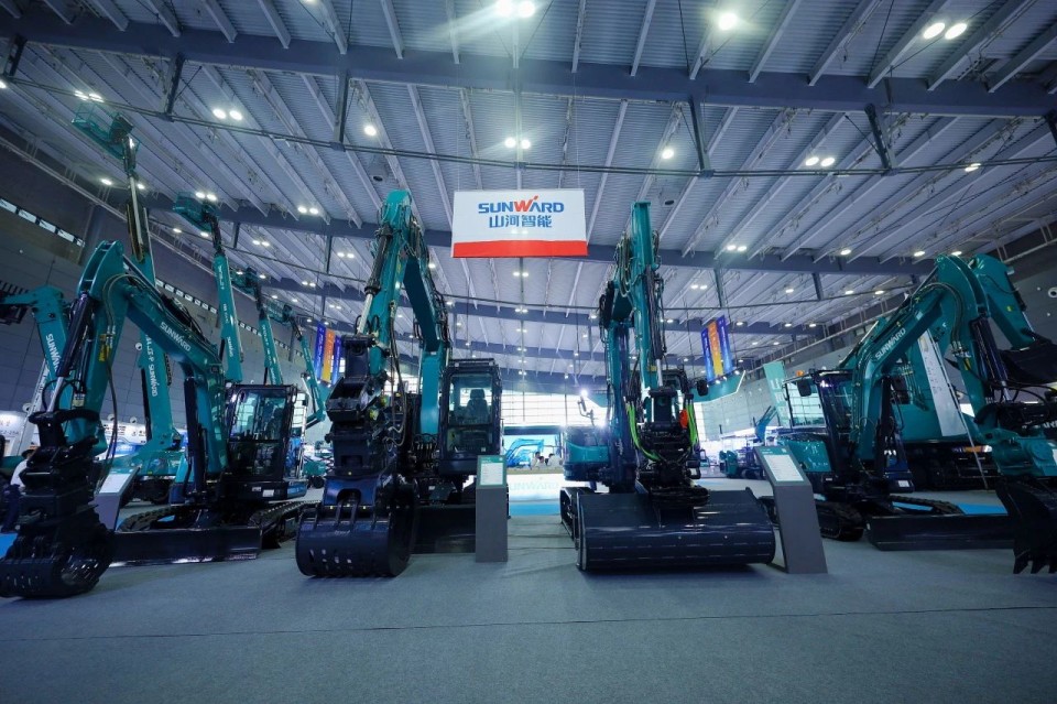 2025 CICEE | 从简单工具迈向多元化解决计划，，，，，，，LETOU乐投智能泛起非凡挖掘机风范