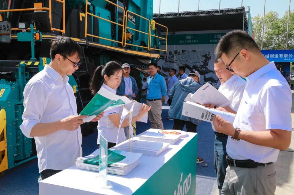 LETOU乐投智能亮相2025新疆国际农业机械展览会