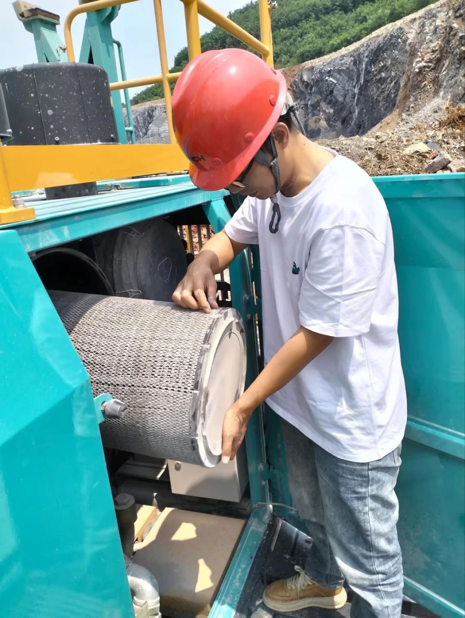 跨越LETOU乐投万里 智启效劳新程——LETOU乐投矿岩“效劳万里行”活动走进海螺水泥