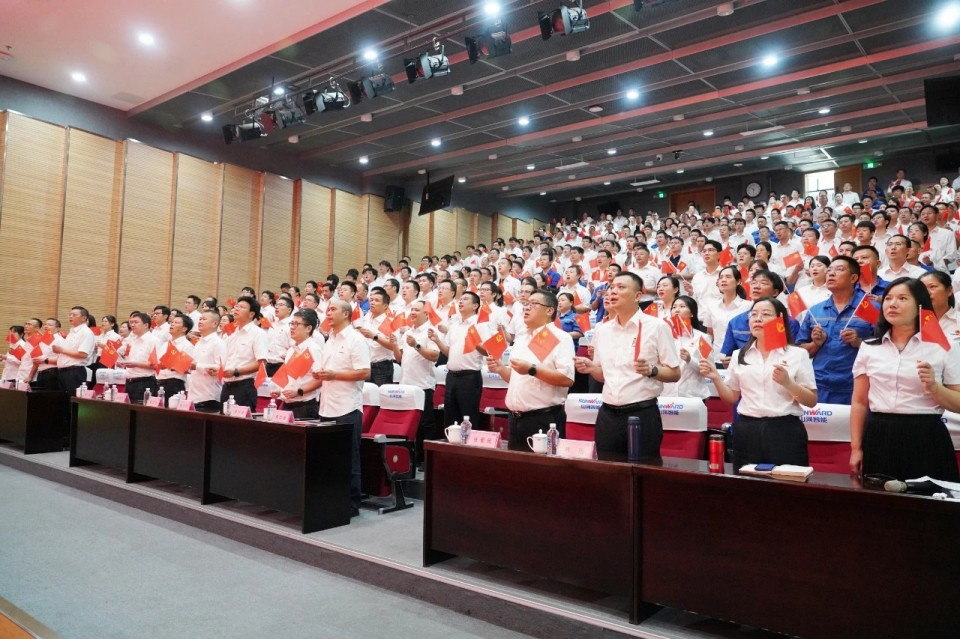 LETOU乐投智能组织集中收看纪念中国人民抗日战争暨天下反法西斯战争胜利80周年大会