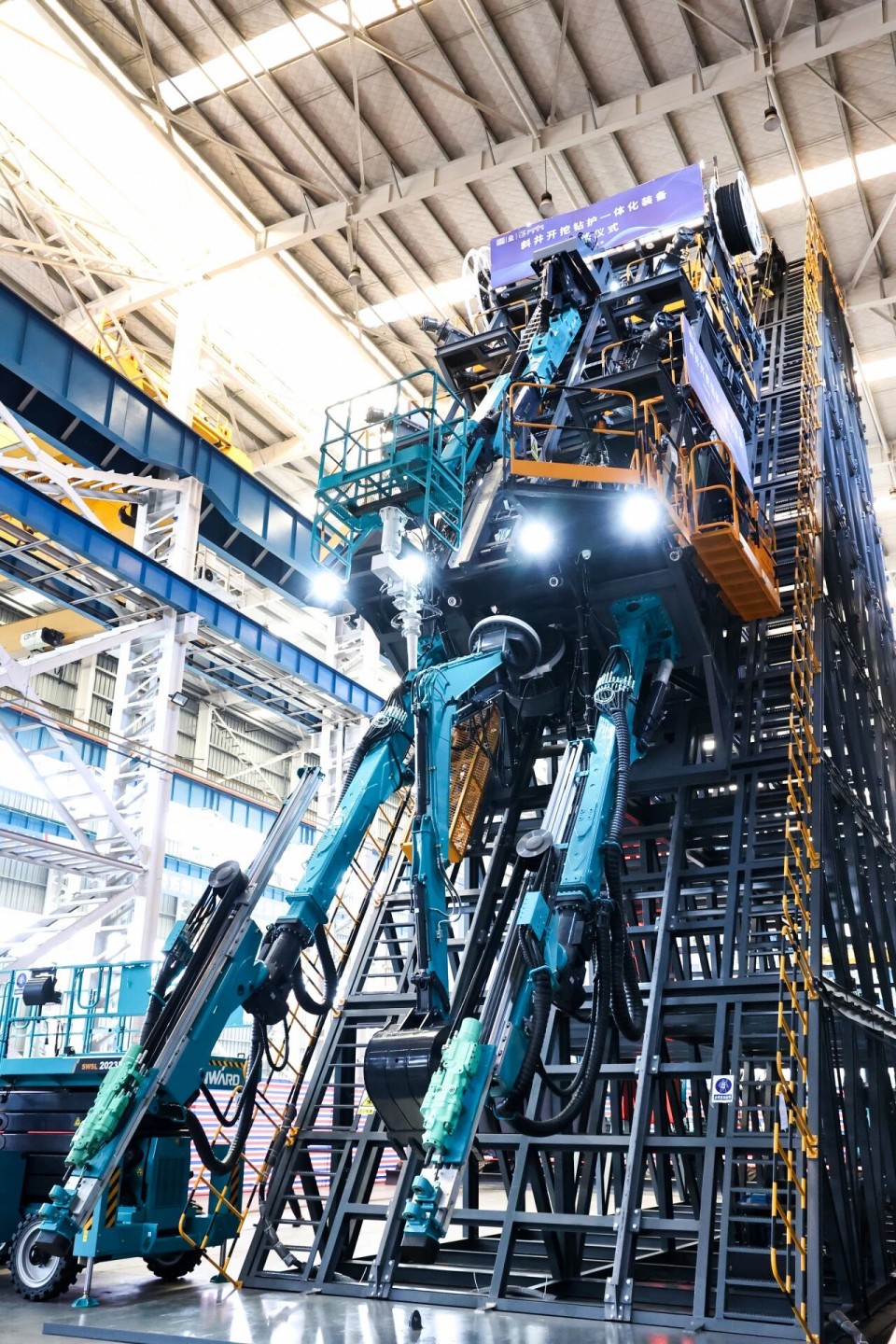 斜井开挖钻护一体化妆备乐成下线，，，，，实现地下工程装备重大突破