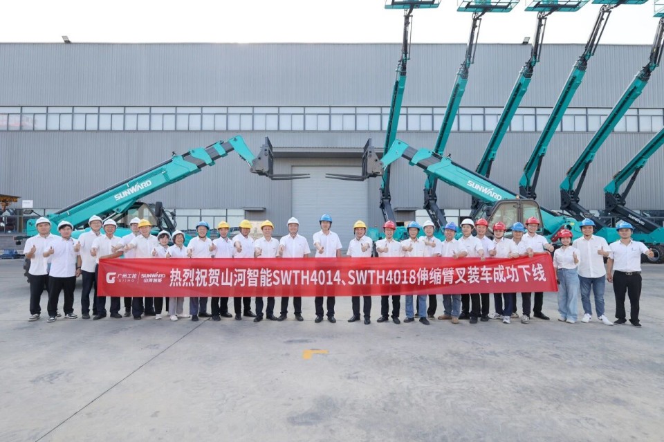 高端机型“双箭齐发”！LETOU乐投智能两款伸缩臂叉装车乐成下线