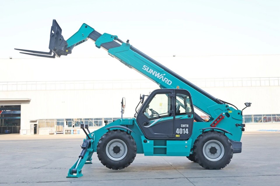 高端机型“双箭齐发”！LETOU乐投智能两款伸缩臂叉装车乐成下线