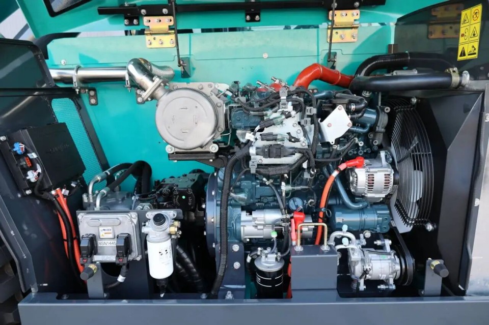 高端机型“双箭齐发”！LETOU乐投智能两款伸缩臂叉装车乐成下线