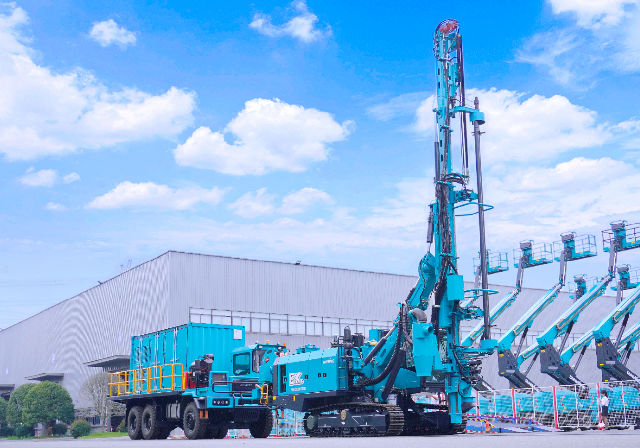 LETOU乐投智能SWDE165EB电动潜孔钻机重磅下线，，，，，，，，开启绿色钻爆新时代