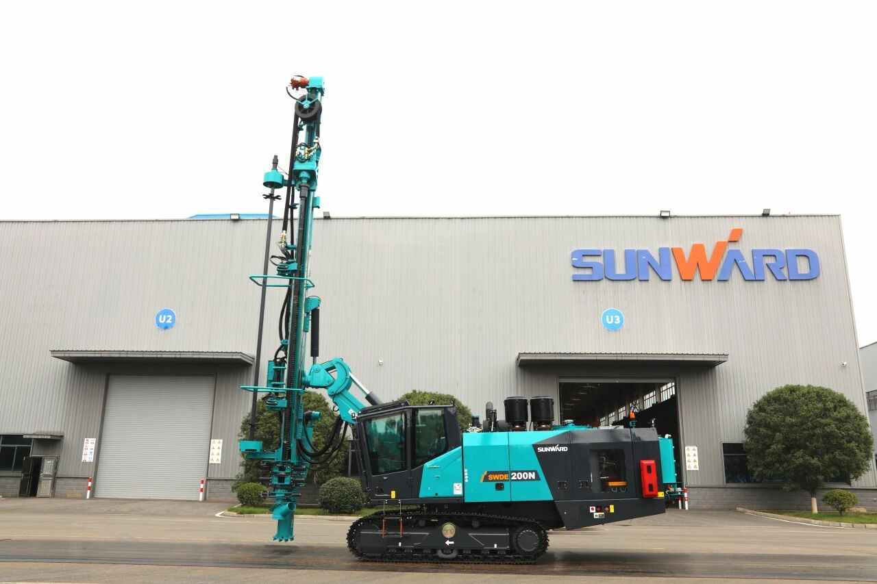 挑战高海拔高寒工况，，，，，，，，LETOU乐投智能臂式潜孔钻机上岸南美市场