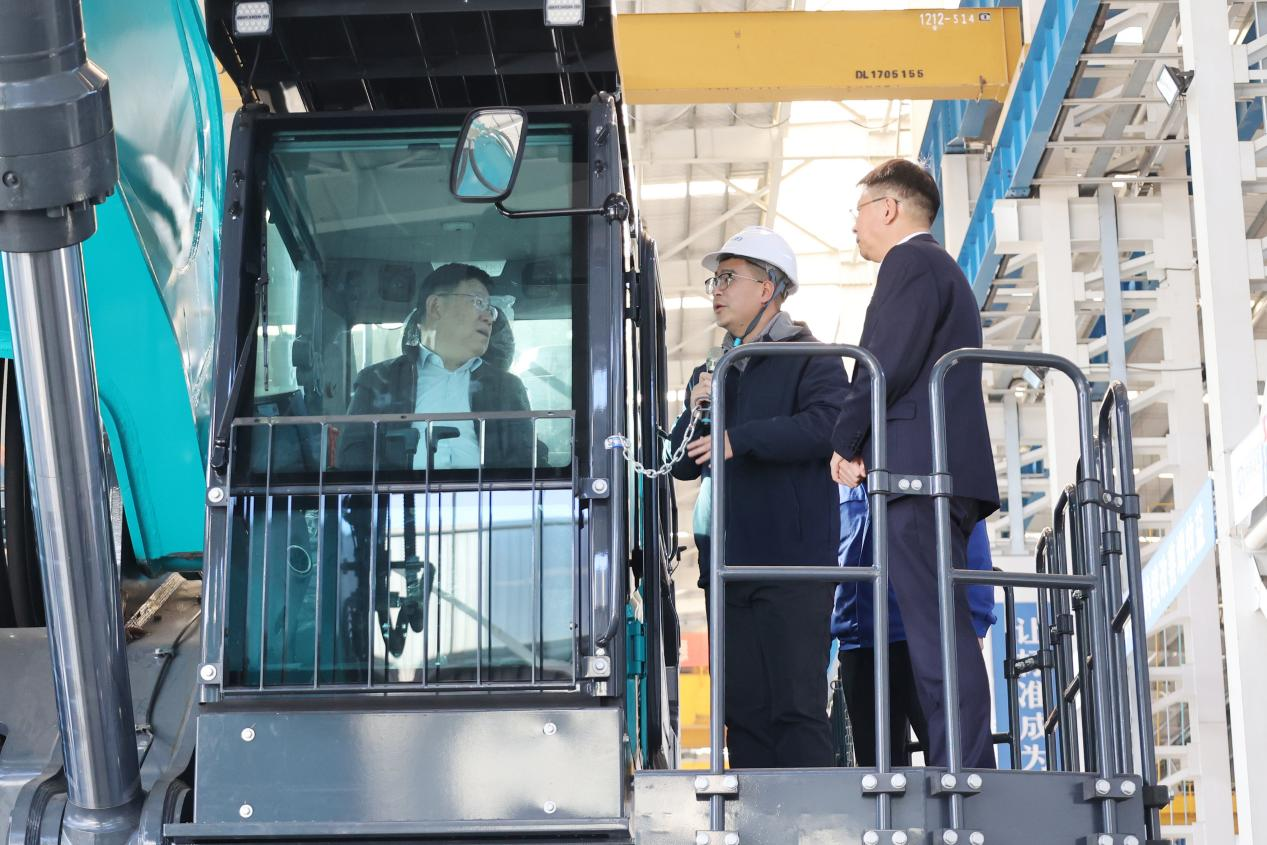 新矿投资集团党委书记、董事长王漠到访LETOU乐投智能