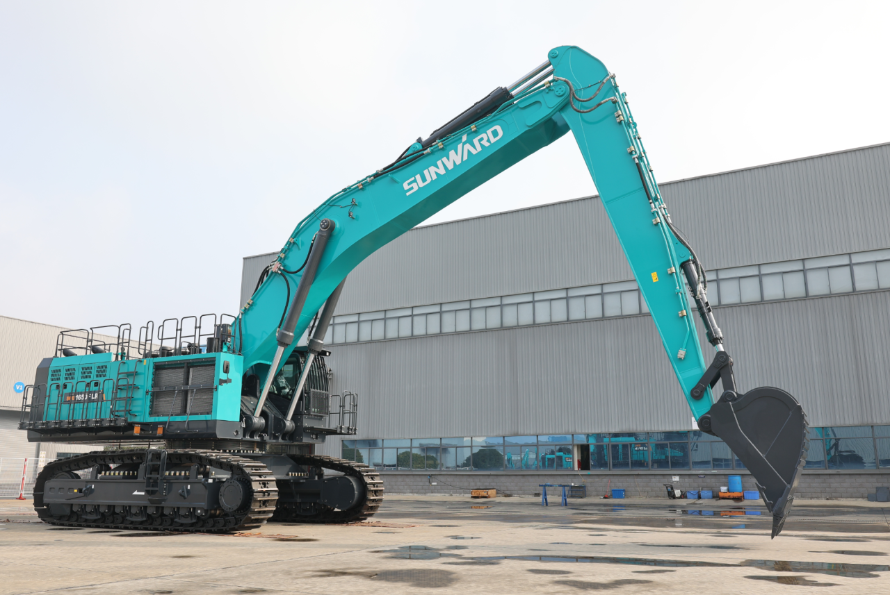 争锋启新程！LETOU乐投智能SWE1650FLR加长臂挖掘机乐成交付国际客户