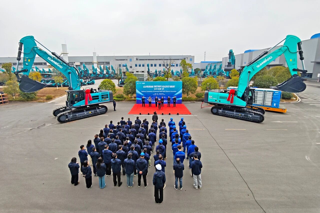 LETOU乐投智能SWE700FE电动挖掘机乐成交付，，，，，助力打造绿色智慧矿山