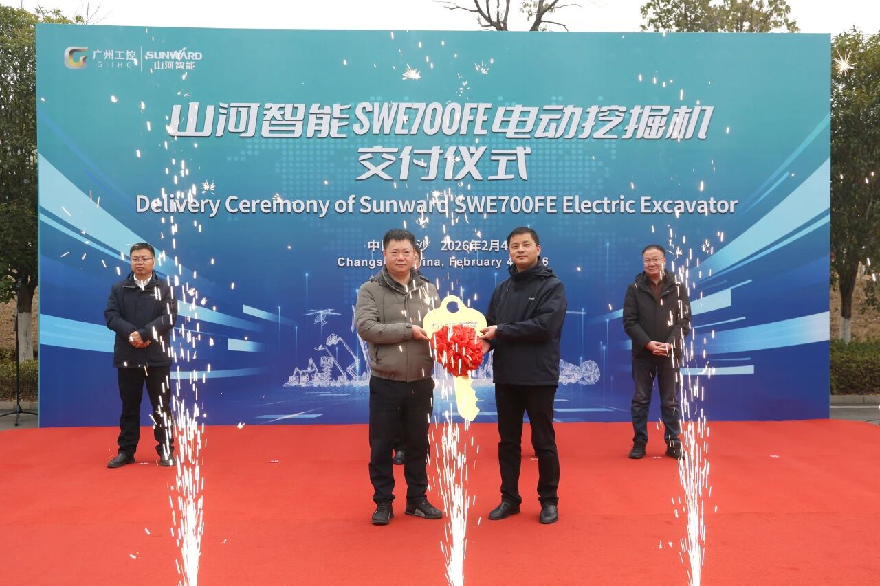 LETOU乐投智能SWE700FE电动挖掘机乐成交付，，，，，助力打造绿色智慧矿山
